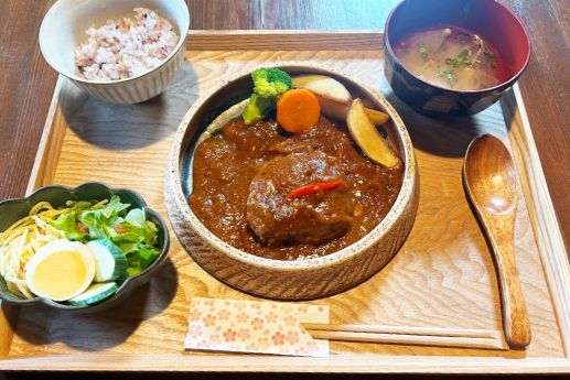 つなぐ本舗 煮込みハンバーグランチ